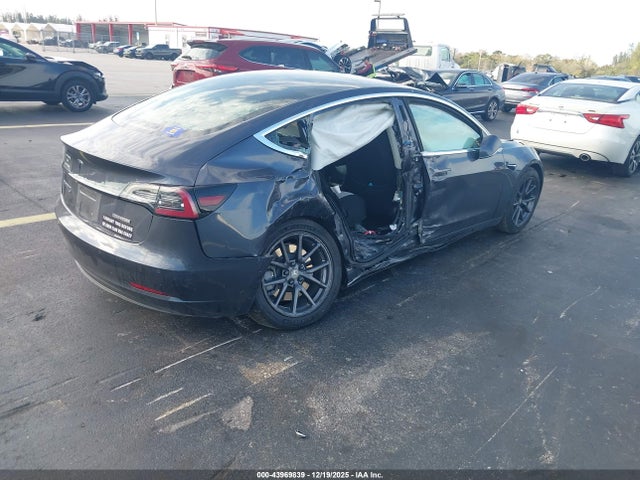 2018 TESLA MODEL 3 5YJ3E1EA7JF026779 Photo 3