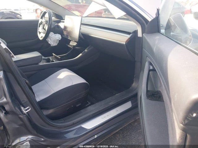 2018 TESLA MODEL 3 5YJ3E1EA7JF026779 Photo 4