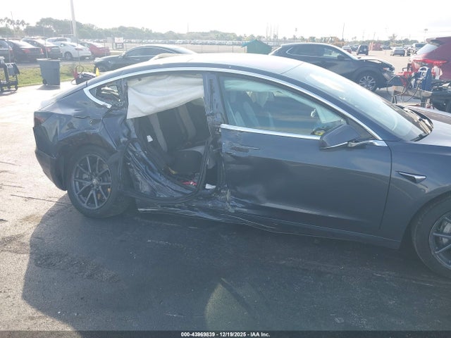 2018 TESLA MODEL 3 5YJ3E1EA7JF026779 Photo 5