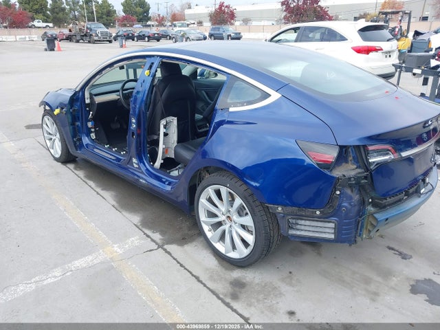 2018 TESLA MODEL 3 5YJ3E1EB1JF088199 Photo 2