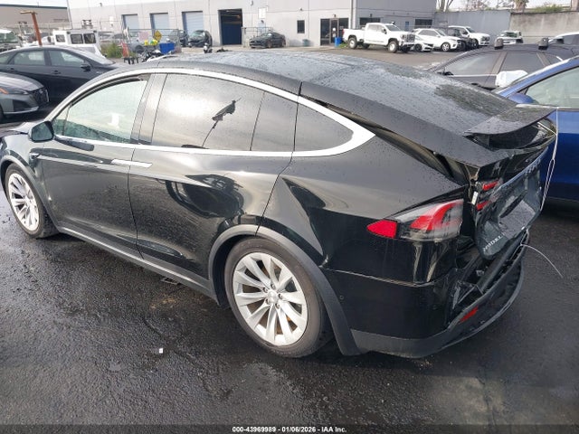 2018 TESLA MODEL X 5YJXCDE25JF142550 Photo 2