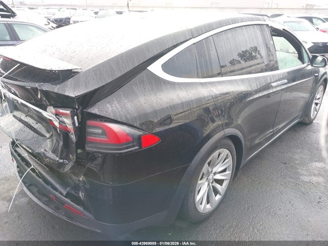 2018 TESLA MODEL X 5YJXCDE25JF142550 Photo 3