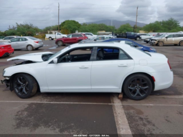 2022 Chrysler 300 S მანქანა იყიდება აუქციონზე, vin: 2C3CCABGXNH170698, აუქციონის ნომერი: 43970043