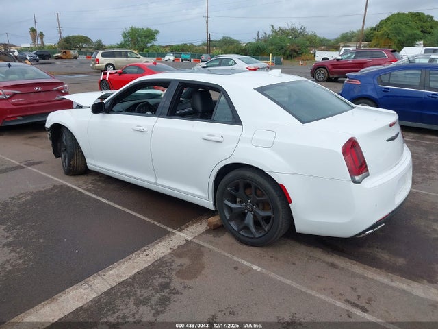 2022 CHRYSLER 300 2C3CCABGXNH170698 Photo 2