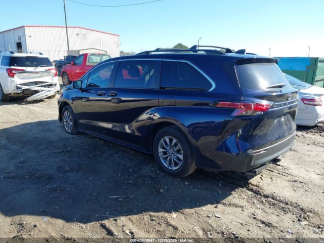2022 TOYOTA SIENNA 5TDKRKEC8NS077376 Photo 2