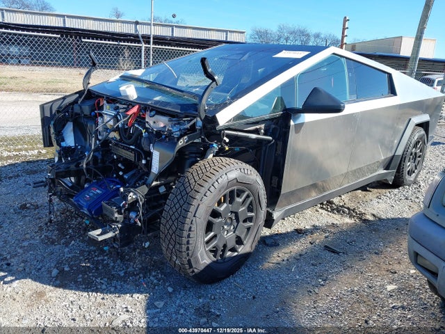 2025 TESLA CYBERTRUCK 7G2CEHEEXSA060030 Photo 1