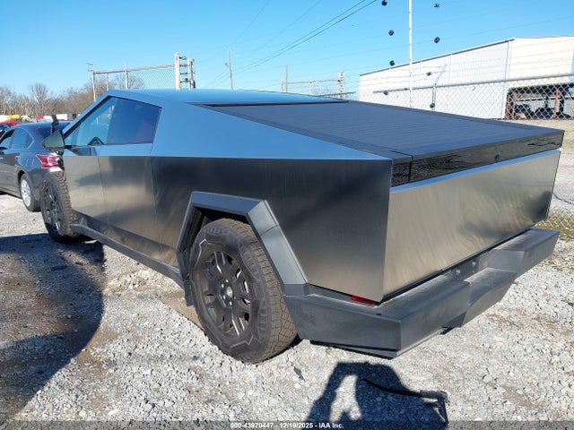 2025 TESLA CYBERTRUCK 7G2CEHEEXSA060030 Photo 2