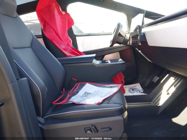 2025 TESLA CYBERTRUCK 7G2CEHEEXSA060030 Photo 4