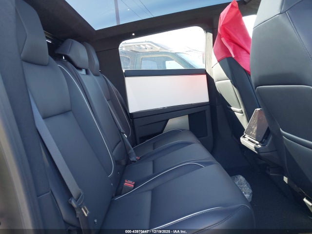 2025 TESLA CYBERTRUCK 7G2CEHEEXSA060030 Photo 7