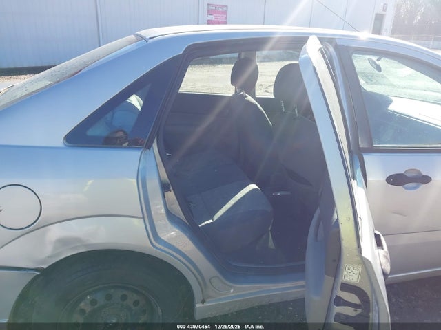2005 FORD FOCUS 1FAFP34N75W203507 Photo 7
