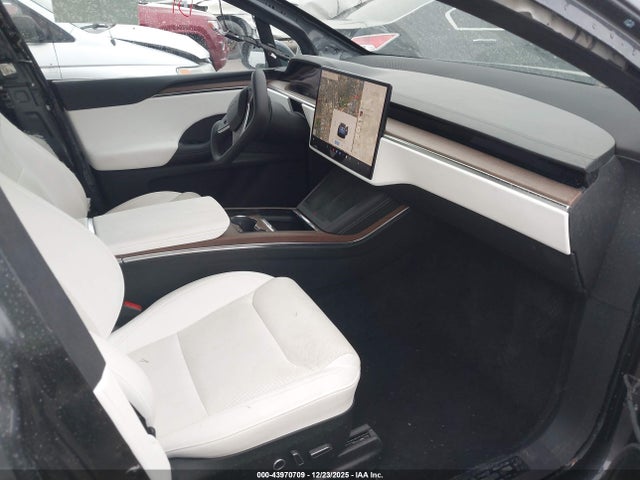 2022 TESLA MODEL X 7SAXCBE59NF331631 Photo 4
