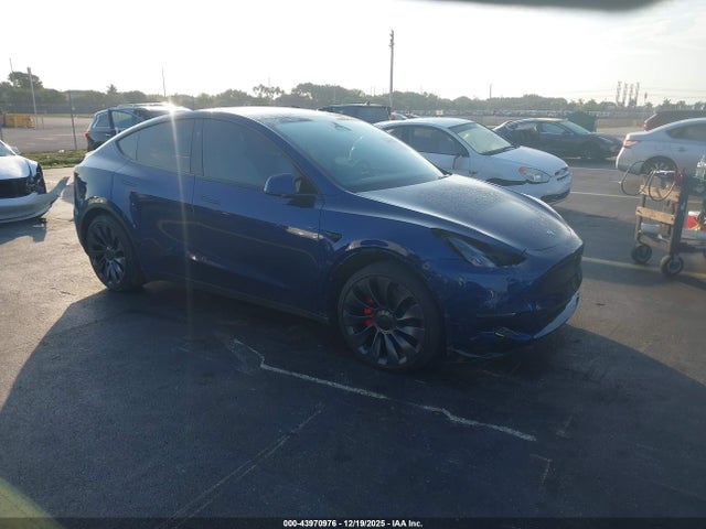 2024 TESLA MODEL Y 7SAYGDEF4RA312033 Photo 0