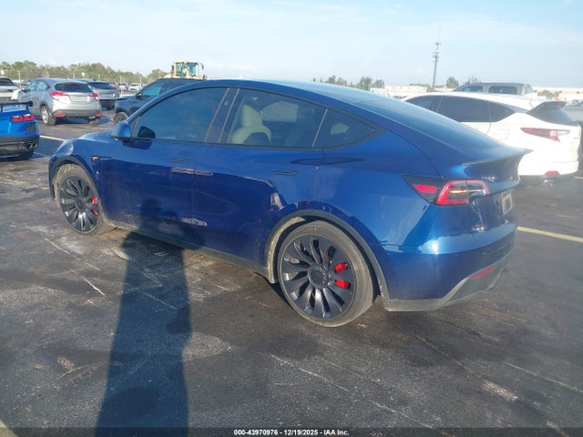 2024 TESLA MODEL Y 7SAYGDEF4RA312033 Photo 2