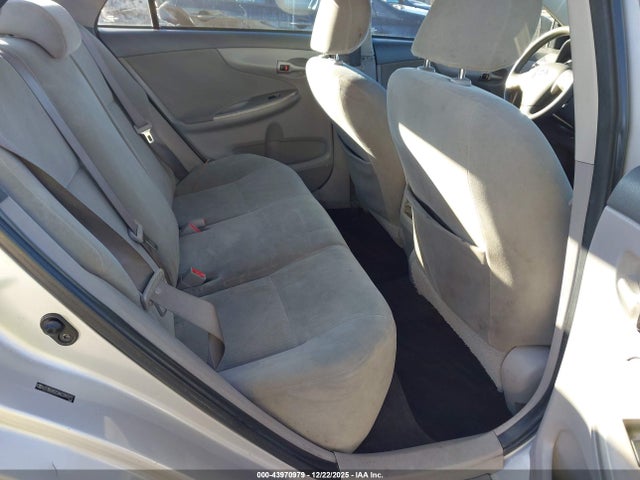 43970979 :رقم المزاد ، 2T1BU4EE9AC281375 vin ، 2010 Toyota Corolla Le مزاد بيع