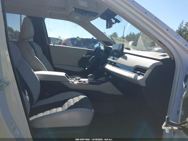 2025 MITSUBISHI OUTLANDER JA4J3VA87SZ051582 Photo 4