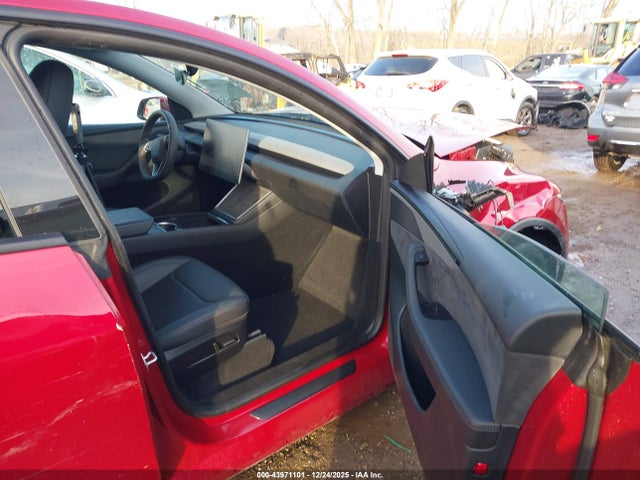 2026 TESLA MODEL Y 7SAYGDEE4TF354381 Photo 4