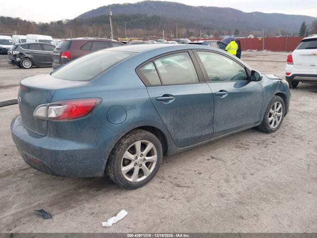 2011 MAZDA MAZDA3 JM1BL1VG7B1375229 Photo 3