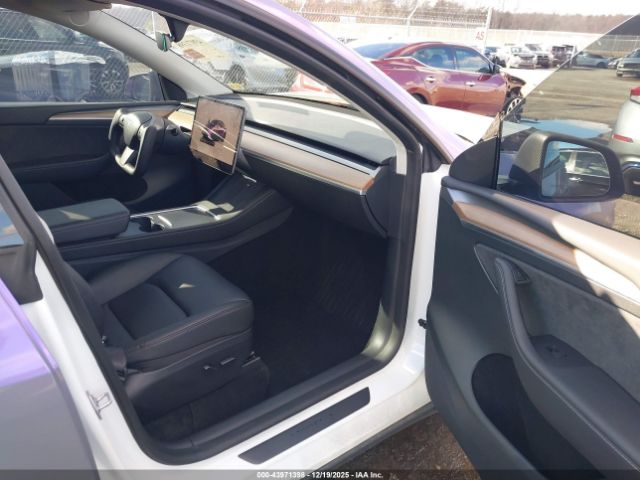 2023 TESLA MODEL Y 7SAYGDEF1PF948232 Photo 4