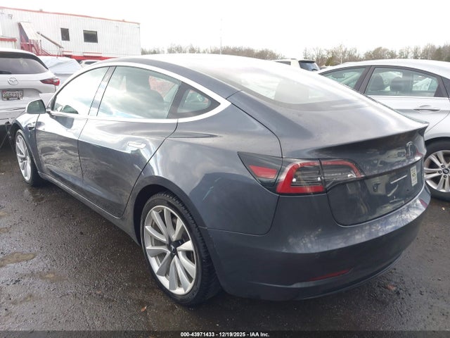 2018 TESLA MODEL 3 5YJ3E1EA8JF053036 Photo 2