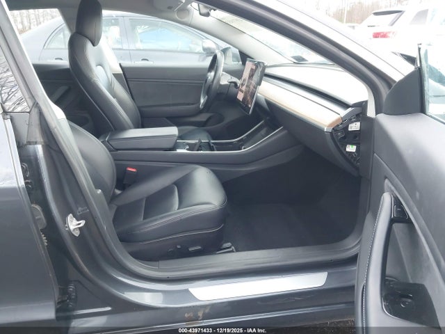 2018 TESLA MODEL 3 5YJ3E1EA8JF053036 Photo 4
