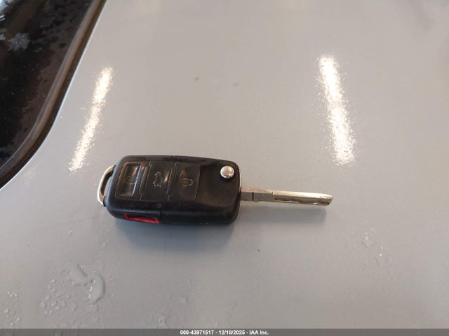 Продажа на аукционе авто 2010 Volkswagen New Beetle 2.5l, vin: 3VWRW3AG2AM006820, номер лота: 43971517