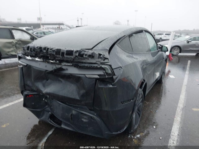 2026 TESLA MODEL Y 7SAYGDED5TF423778 Photo 3