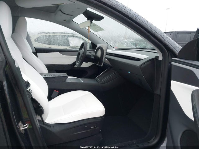 2026 TESLA MODEL Y 7SAYGDED5TF423778 Photo 4