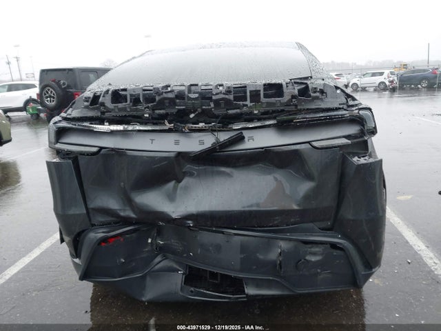 2026 TESLA MODEL Y 7SAYGDED5TF423778 Photo 5