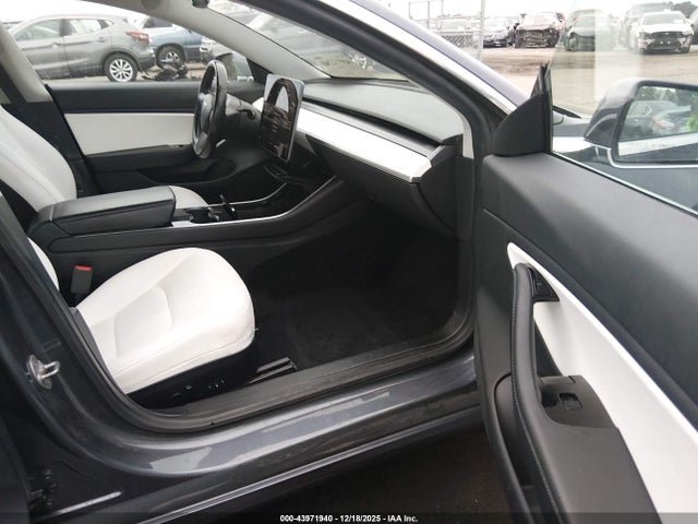 2019 TESLA MODEL 3 5YJ3E1EA9KF302171 Photo 4