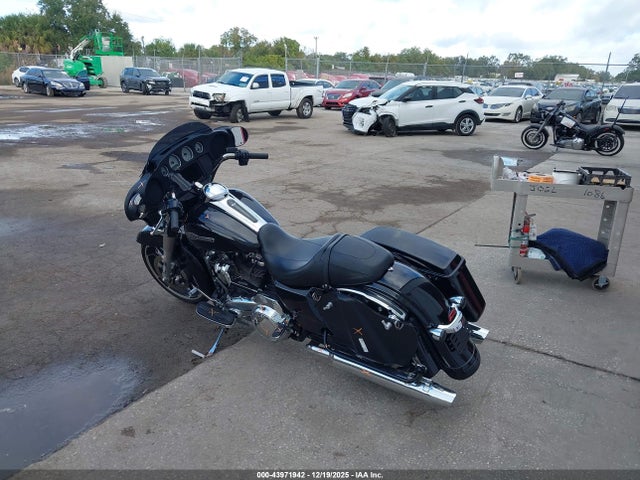 Harley-Davidson FLHX 2021 1HD1KBC16MB664228 Image 3