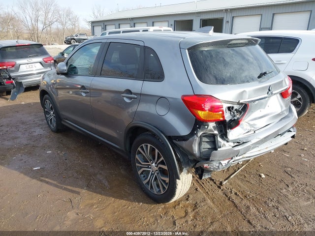 2018 MITSUBISHI OUTLANDER SPORT JA4AP3AU0JZ005886 Photo 2