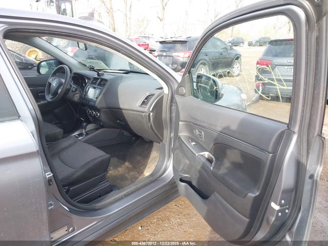 2018 MITSUBISHI OUTLANDER SPORT JA4AP3AU0JZ005886 Photo 4