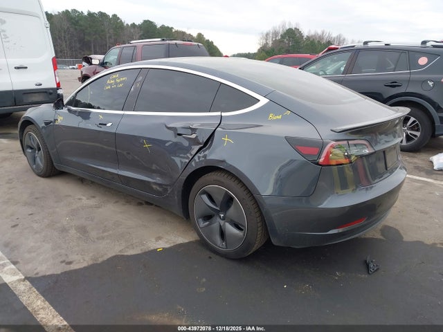 2019 TESLA MODEL 3 5YJ3E1EB7KF437559 Photo 2