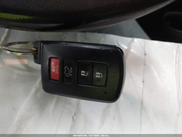 JTMRJREV0JD212095 Toyota Rav4 Hybrid Xle