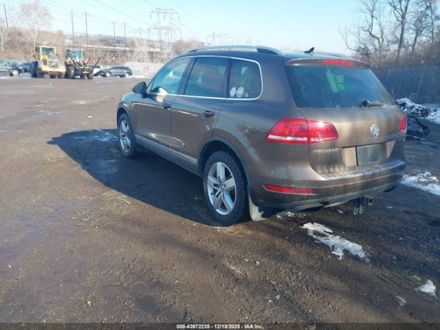2014 VOLKSWAGEN TOUAREG WVGEF9BP4ED008178 Photo 2