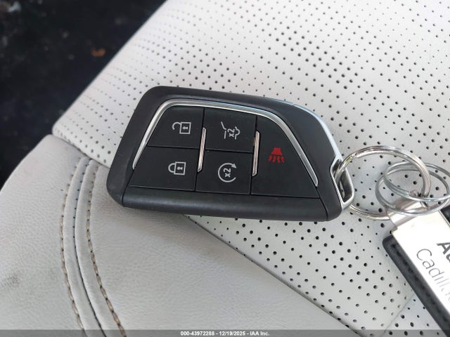 2025 CADILLAC OPTIQ 3GYK3DMR5SS140745 Photo 10