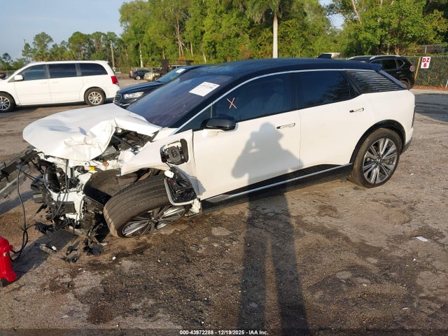 2025 CADILLAC OPTIQ 3GYK3DMR5SS140745 Photo 1