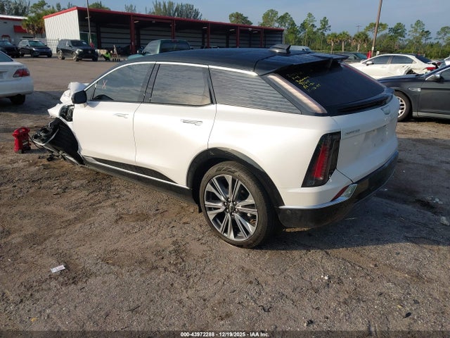 2025 CADILLAC OPTIQ 3GYK3DMR5SS140745 Photo 2