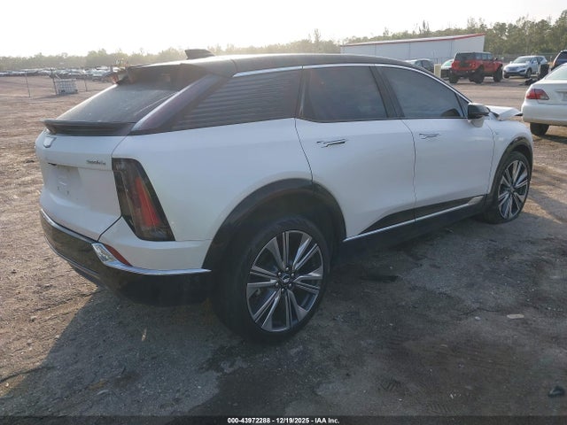 2025 CADILLAC OPTIQ 3GYK3DMR5SS140745 Photo 3