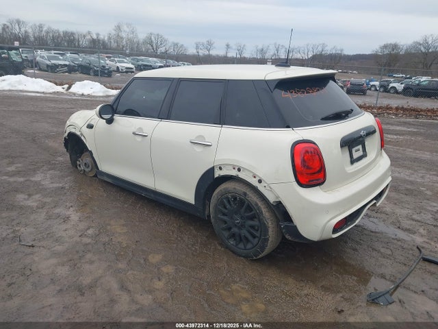 2019 MINI HARDTOP WMWXU3C5XK2B65394 Photo 2