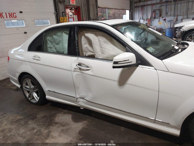 Продажа на аукционе авто 2013 Mercedes-benz C 250 Sport, vin: WDDGF4HB9DR251262, номер лота: 43972391