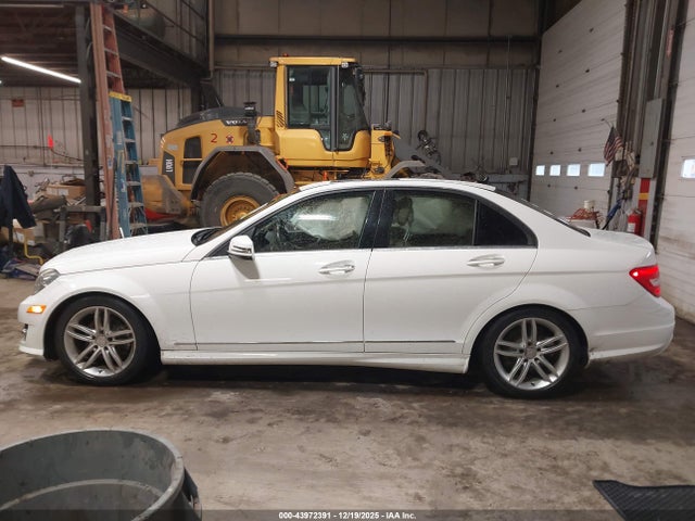Продажа на аукционе авто 2013 Mercedes-benz C 250 Sport, vin: WDDGF4HB9DR251262, номер лота: 43972391