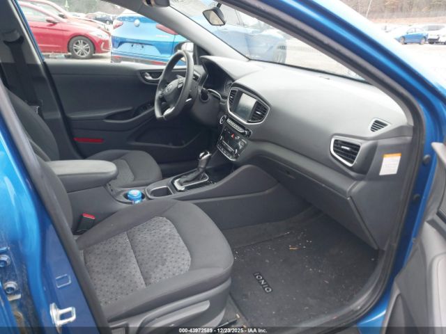 2017 HYUNDAI IONIQ HYBRID KMHC65LC6HU057222 Photo 4