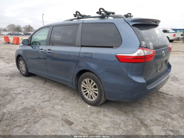2017 TOYOTA SIENNA 5TDYZ3DC5HS793738 Photo 2