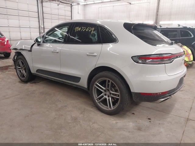 2019 PORSCHE MACAN WP1AA2A55KLB02465 Photo 2