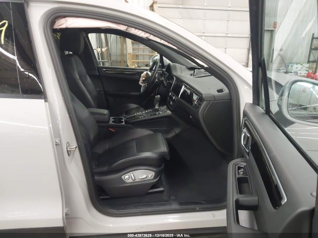 2019 PORSCHE MACAN WP1AA2A55KLB02465 Photo 4