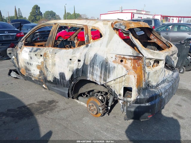 2018 NISSAN ROGUE SPORT JN1BJ1CR0JW267971 Photo 2