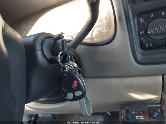 2001 CHEVROLET TAHOE 1GNEK13T01J224027 Photo 10