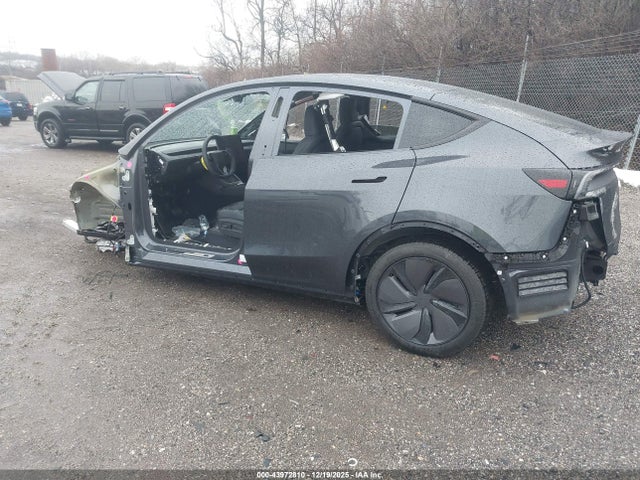 2026 TESLA MODEL Y 7SAYGDEE8TA459793 Photo 2