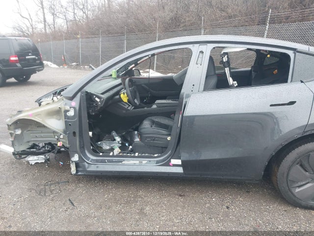 2026 TESLA MODEL Y 7SAYGDEE8TA459793 Photo 5